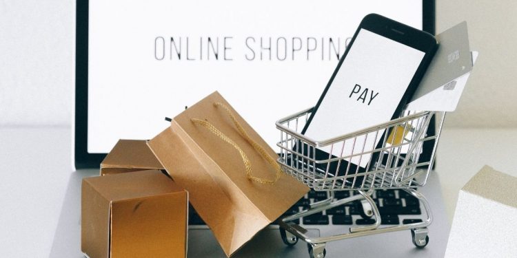 İnternette Elbise Satışı İçin Hangi E-Ticaret Altyapıları Tercih Edilebilir?